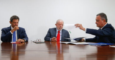 Lula enquadra ministros e empodera Rui Costa em reunião ministerial após crise do Pix