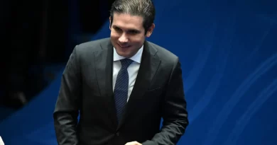 Acordo de Hugo Motta pretende aumentar número de deputados de 513 para 527