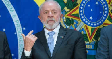 Lula se queixa de vazamentos em reta final antes de reforma ministerial