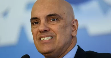 Moraes volta a criticar big techs e brinca: ‘não sou comunista, não é possível que acreditem’