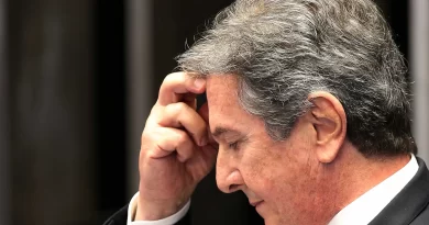 Collor deixa presídio em Maceió para cumprir prisão domiciliar após 6 dias