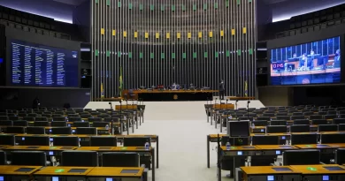 Projeto que aumenta número de deputados para 531 tem urgência aprovada