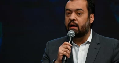 Castro sanciona lei para ter policiais em ônibus do Rio após aumento de assaltos