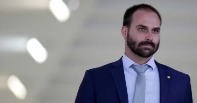 Bolsonaro diz que deu R$ 2 milhões para custear filho que está nos EUA
