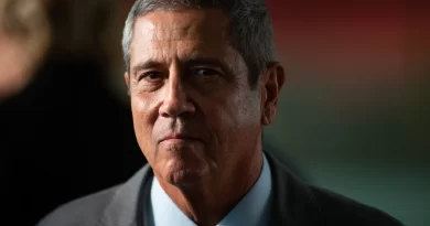 Defesa de Braga Netto pede que STF investigue perfil atribuído a Mauro Cid