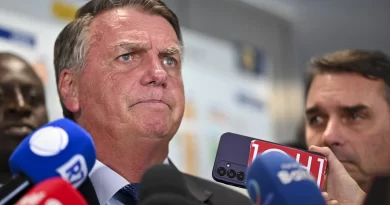 Bolsonaro nega à PF contato com governo Trump para buscar sanções