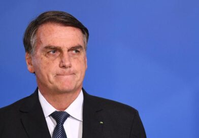 Por risco de fuga, PF prende Jair Bolsonaro