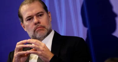 Senador obtém assinaturas para abrir CPI contra Moraes e Toffoli por caso Master