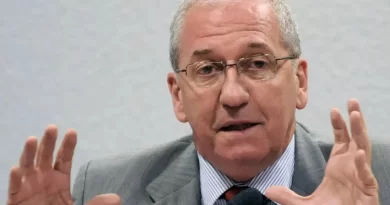 Panamá deporta ex-ministro Franklin Martins e depois pede desculpas