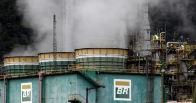 Acidente em refinaria da Petrobras em Minas deixa trabalhador gravemente ferido