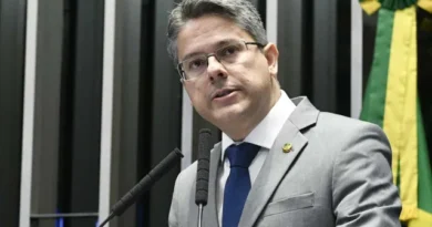 Alessandro Vieira diz que escritório da esposa de Moraes move processo contra ele