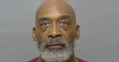 Homem que escreveu livro sobre como amar uma mulher é preso por bigamia