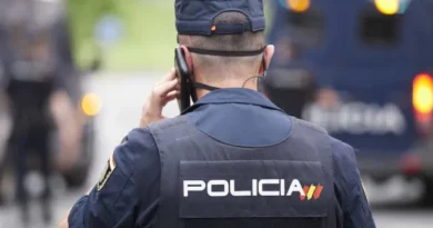 Homem mata ex-mulher na rua na Espanha; testemunhas acorrentam suspeito