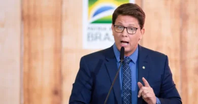 Câmara informa ao STF que viagens de Mário Frias ao exterior ainda estão ’em apreciação’