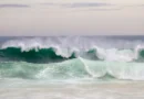 Ressaca atinge o Rio de Janeiro com ondas de até 3 metros; veja a previsão do tempo