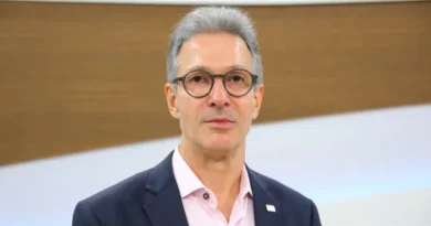 Sem citar Flávio Bolsonaro, Zema diz a prefeitos que é preciso ter credibilidade para liderar o país