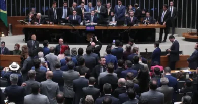 Comissão da Câmara começa a analisar relatório do fim da jornada 6X1