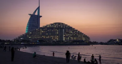 Drone atinge usina nuclear de Abu Dhabi; autoridades descartam risco