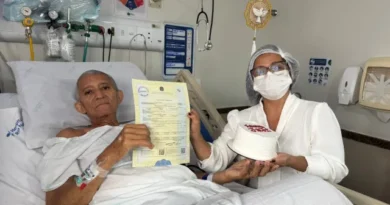 Doente com câncer se casa em cama de hospital em Manaus: “Me deu força”