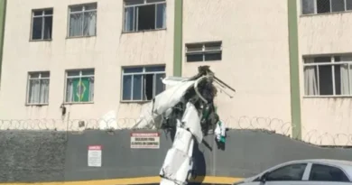 Avião cai, se choca em prédio e deixa pelo menos dois mortos em BH; vídeo