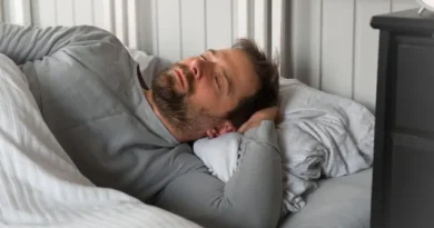 Veja o que acontece com seu corpo ao dormir do lado esquerdo