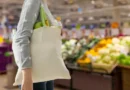 Lavar não basta: o que ninguém te conta sobre o alimento que você compra