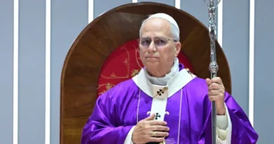 Papa diz que abusos sexuais representam praga para a Igreja e cobra reparação