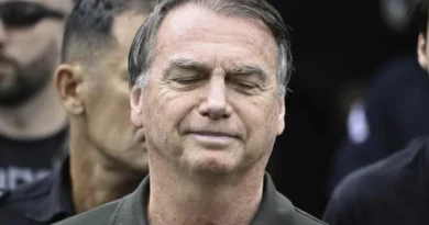 Bolsonaro apresenta soluços ‘acima da média’, mostra relatório médico