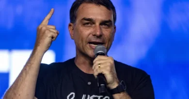Genial/Quaest: rejeição a Flávio Bolsonaro dispara e sobe para 56%