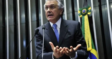 Proposta de Flávio de adiar tarifaço para depois das eleições é inaceitável, diz Caiado