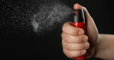 Mulheres podem comprar e usar spray de pimenta para defesa pessoal