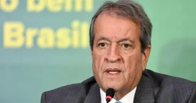 Dino afirma que Valdemar desviou R$ 119 milhões do orçamento secreto e pede bloqueio de bens