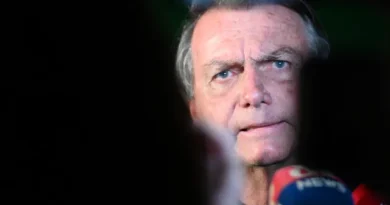 Moraes prorroga prisão domiciliar de Bolsonaro