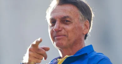 Moraes dá 48 horas para Bolsonaro informar se autorizou vídeo com IA