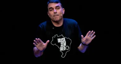 Carta a Flávio viola restrição e pode levar Bolsonaro de volta ao regime fechado, dizem especialistas