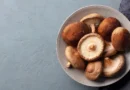 Cinco alimentos que não devem ser consumidos crus