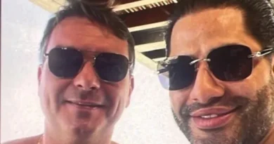 Foto com ‘capanga de Vorcaro’ cria “problemão” para Flávio Bolsonaro