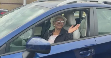 Aos 108 anos, Susan ainda dirige e vive sozinha. “Tentar cuidar de mim”