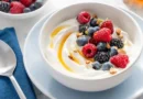 Iogurte grego ou natural: qual faz mais bem para o intestino?