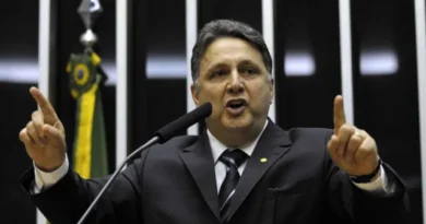 Justiça manda Garotinho cumprir pena que suspende direitos políticos