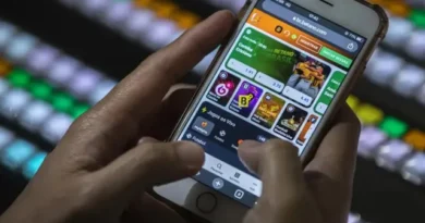 Mães endividadas apostam online em busca de renda, aponta estudo