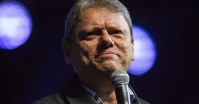 Tarcísio vai ao STF contra Lula após citar empréstimo em debate e Flávio falar em vingança de petista