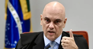 Moraes rejeita pedido de Bolsonaro para receber visita de filhos no Dia dos Pais
