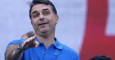 Republicanos diz a Flávio Bolsonaro que partido não quer aliança e ficará neutro na eleição