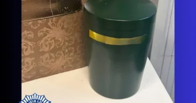 Polícia procura família que esqueceu urna com cinzas em supermercado