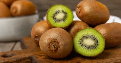 Comer kiwi com casca faz bem? Veja 5 benefícios que muita gente ignora
