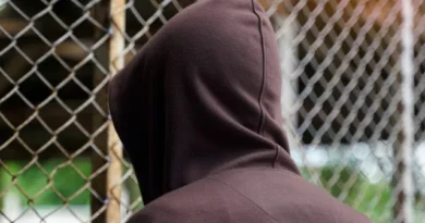 Adolescente brasileiro matou a mãe após pedir ajuda à polícia em Portugal