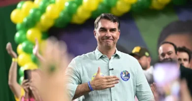 Flávio Bolsonaro diz que debate sobre caso Dark Horse ‘é página virada’