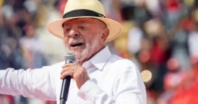 Foto de Lula com chapéu na urna não é propaganda eleitoral, diz MP