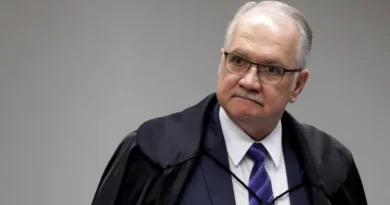 Fachin afasta Mendonça de caso contra Moraes e manda parar apurações de Master e INSS